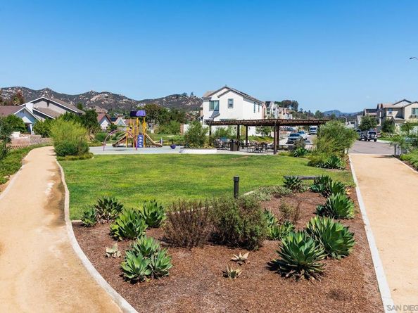 1091 Barry Pl, Escondido CA 92026