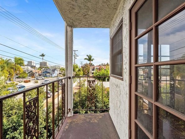 1263 Robinson Avenue 13, San Diego CA 92103