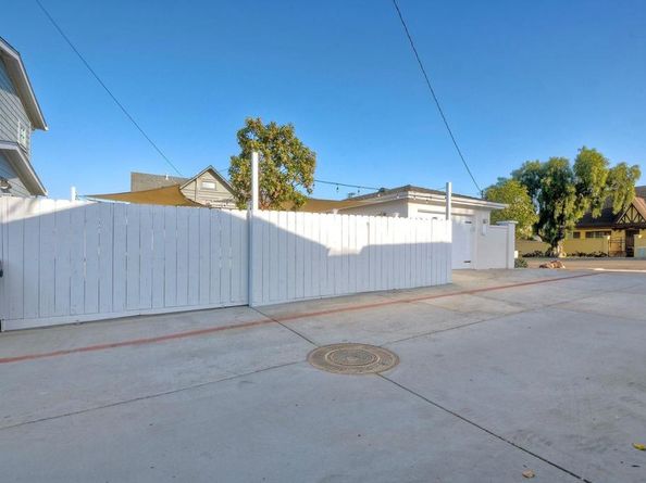 1221 4th St, Coronado CA 92118