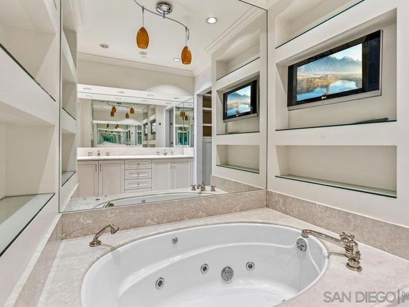 700 Front St 2105, San Diego CA 92101