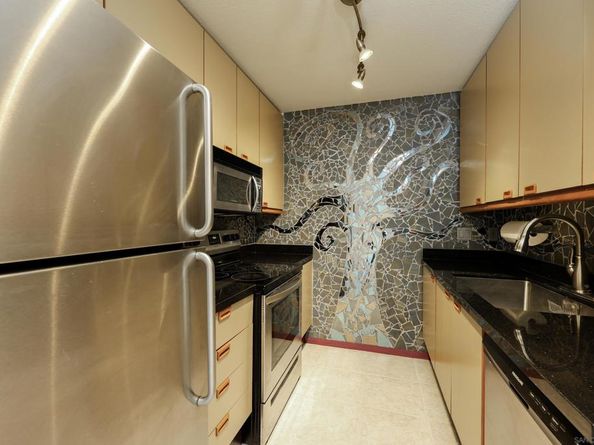 8338 Regents Rd. 1S, San Diego CA 92122