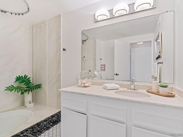 2630 Pirineos Way 4, Carlsbad CA 92009