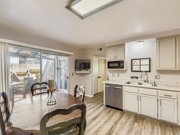 5059 La Cuenta Dr, San Diego CA 92124