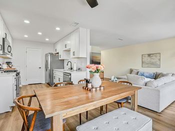 4212 Vista Del Rio Way
