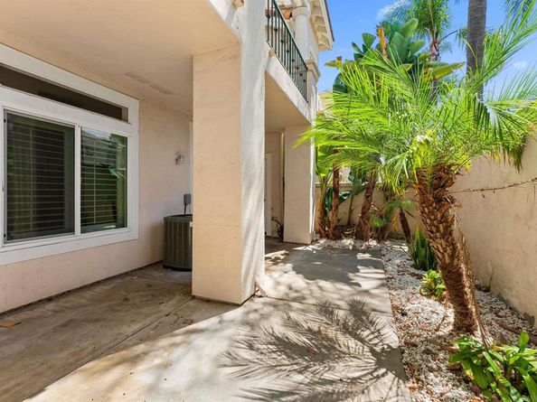 7285 Calabria Ct 18, San Diego CA 92122