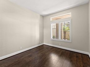 7285 Calabria Ct 18, San Diego CA 92122