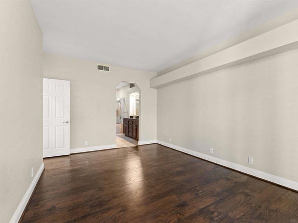 7285 Calabria Ct 18, San Diego CA 92122