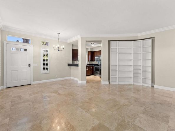 7285 Calabria Ct 18, San Diego CA 92122
