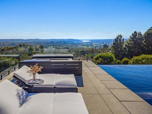 3240 Piragua St, Carlsbad CA 92009