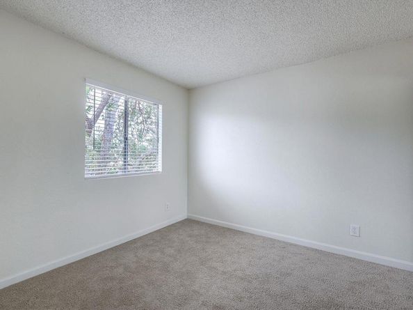 1415 17 Flag Ln, El Cajon CA 92021