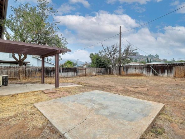 1415 17 Flag Ln, El Cajon CA 92021