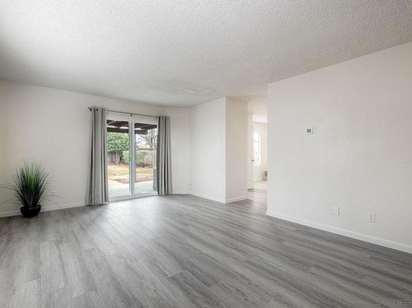 1415 17 Flag Ln, El Cajon CA 92021