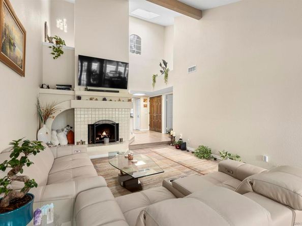 15945 Avenida Villaha 32, San Diego CA 92128