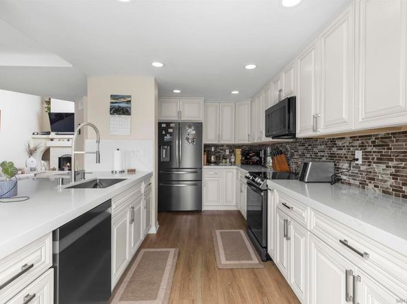 15945 Avenida Villaha 32, San Diego CA 92128