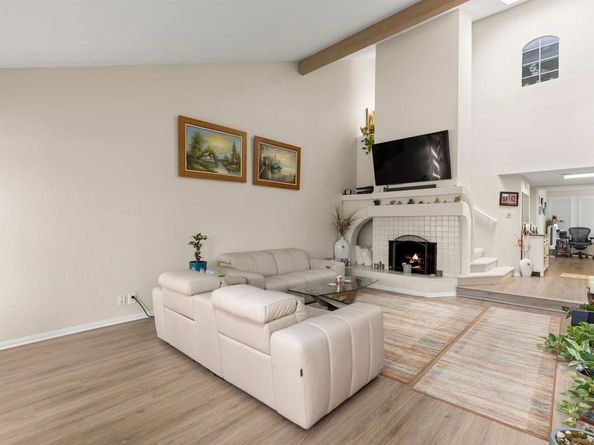 15945 Avenida Villaha 32, San Diego CA 92128