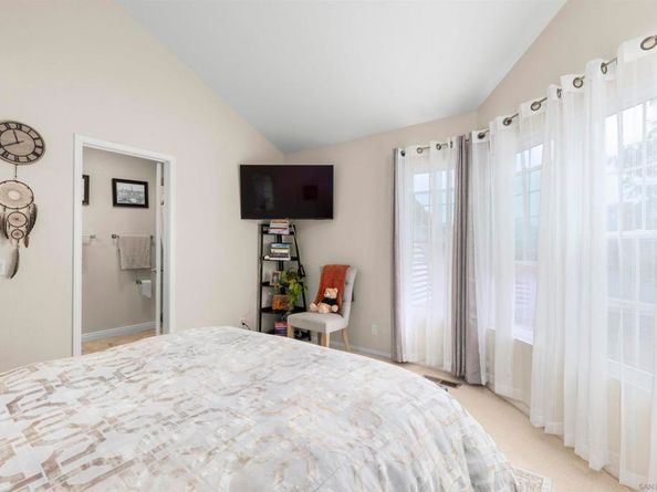 15945 Avenida Villaha 32, San Diego CA 92128