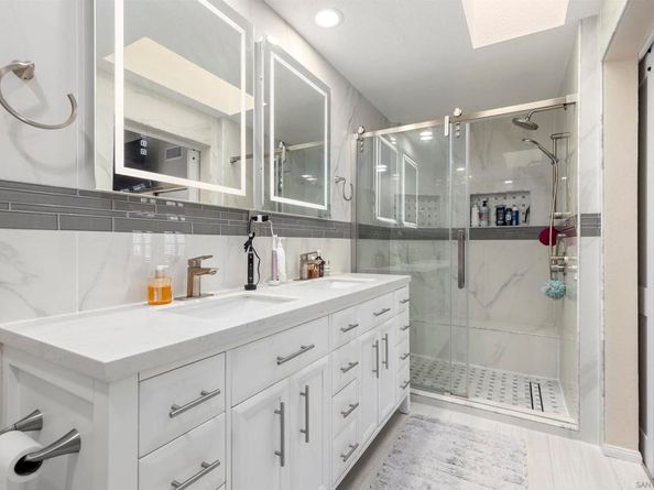 15945 Avenida Villaha 32, San Diego CA 92128