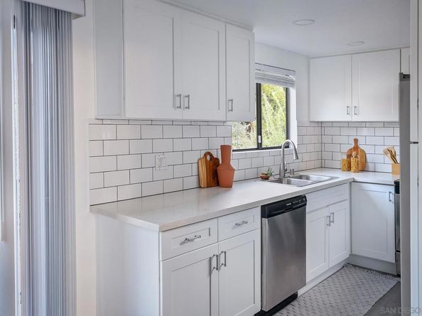7325 Alicante Rd A, Carlsbad CA 92009