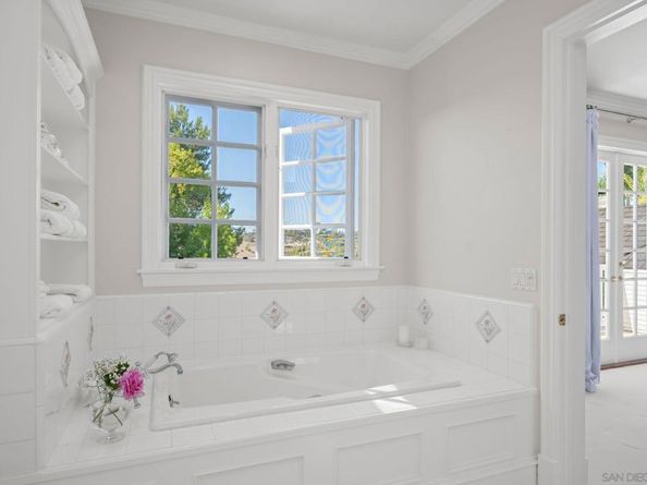 5618 Loma Verde Dr, Rancho Santa Fe CA 92067