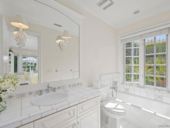 5618 Loma Verde Dr, Rancho Santa Fe CA 92067