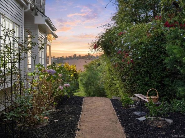 5618 Loma Verde Dr, Rancho Santa Fe CA 92067