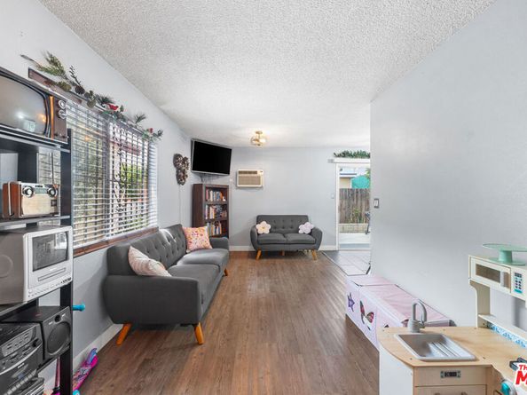 11477 Amboy Avenue, San Fernando CA 91340