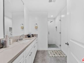 11970 Montana Avenue 207, Los Angeles CA 90049