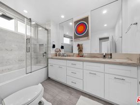 11970 Montana Avenue 207, Los Angeles CA 90049