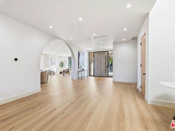 16643 Addison Street, Encino CA 91436