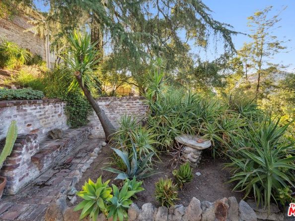 8420 La Tuna Canyon Road, Sun Valley CA 91352