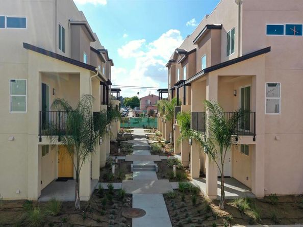 454 Creekside Circle, San Diego CA 92114