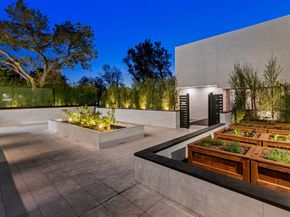 505 S Barrington Avenue 404, Los Angeles CA 90049