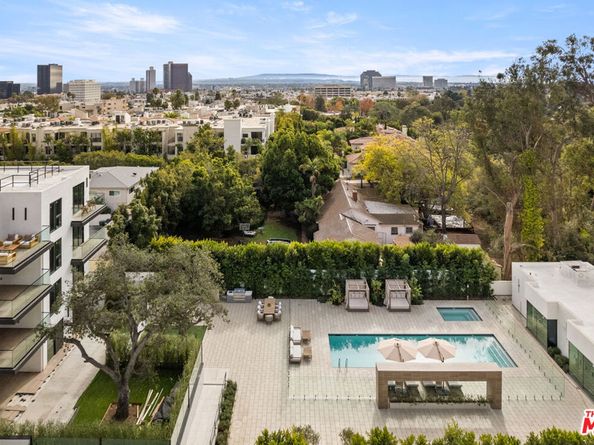 505 S Barrington Avenue 404, Los Angeles CA 90049