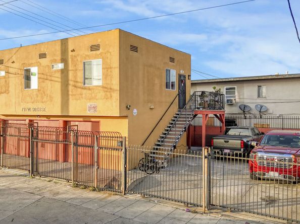 711 W 90th Street, Los Angeles CA 90044