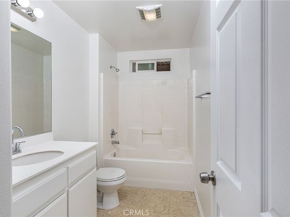 6840 De Celis Place 32, Van Nuys CA 91406