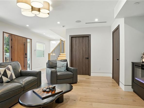 2806 Manhattan, Glendale CA 91214