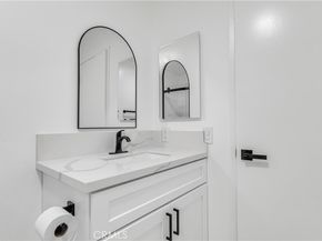 527 B E Elmwood, Burbank CA 91501