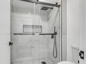 527 B E Elmwood, Burbank CA 91501