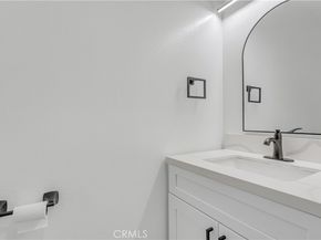 527 B E Elmwood, Burbank CA 91501