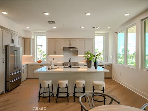 414 Main 400, Huntington Beach CA 92648