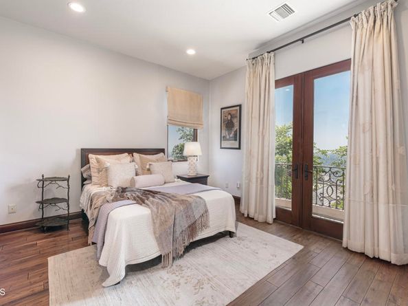 2330 Crystal Lane, Pasadena CA 91107