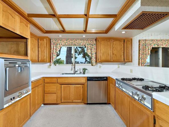 3190 Falcon Drive, Carlsbad CA 92008