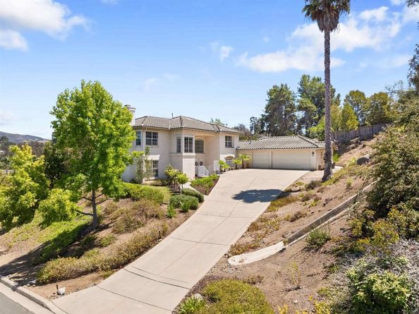1957 Cresthaven Drive, Vista CA 92084