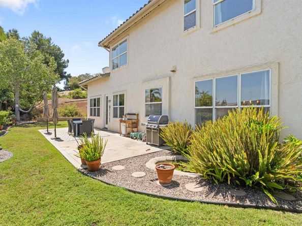 1957 Cresthaven Drive, Vista CA 92084