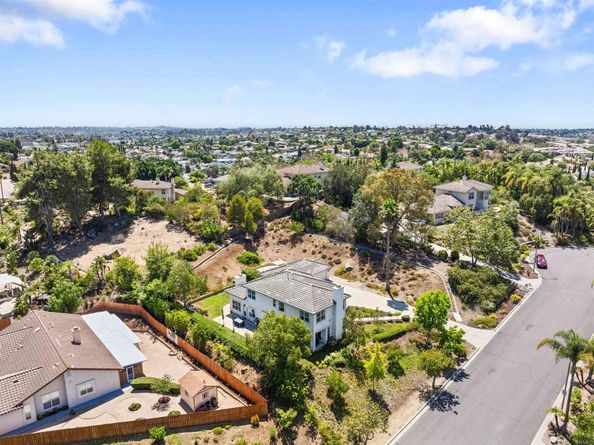1957 Cresthaven Drive, Vista CA 92084
