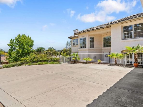 1957 Cresthaven Drive, Vista CA 92084