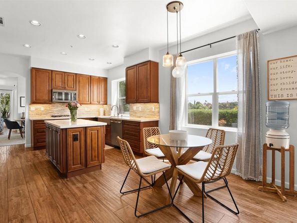 1957 Cresthaven Drive, Vista CA 92084
