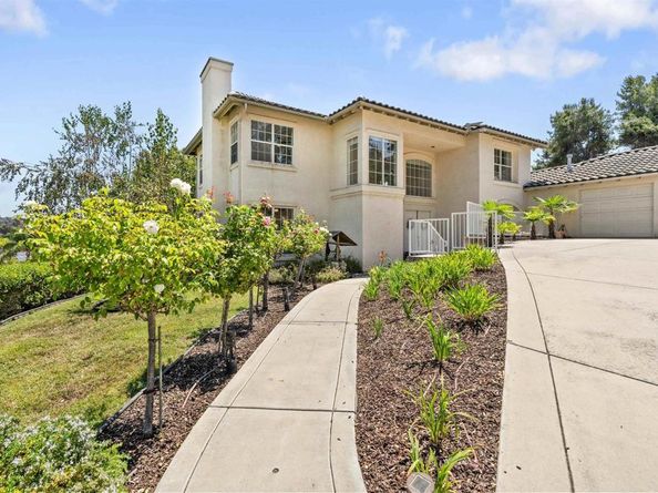 1957 Cresthaven Drive, Vista CA 92084