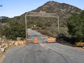 2891 Oakwood Creek Way, Escondido CA 92027