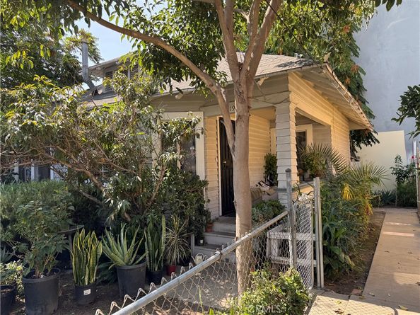 1935 Arapahoe, Los Angeles CA 90007